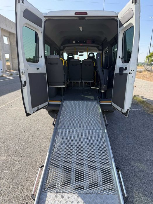Fiat Ducato 9 Lugares com Rampa para Cadeira de Rodas