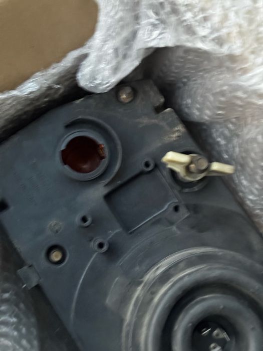 Farol esquerdo- Ótica Lancia Delta