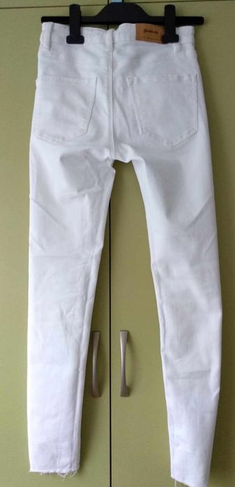 Białe jeansy skinny low waist Stradivarius XS