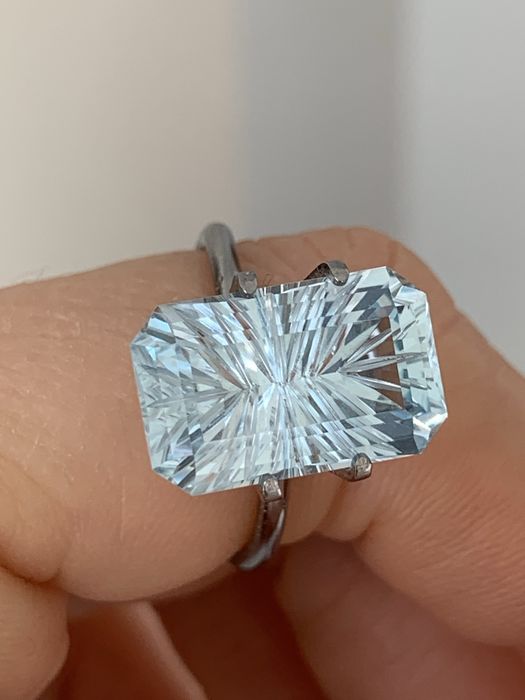 Природний Топаз 10,01 ct у фантазійному огрануванні!