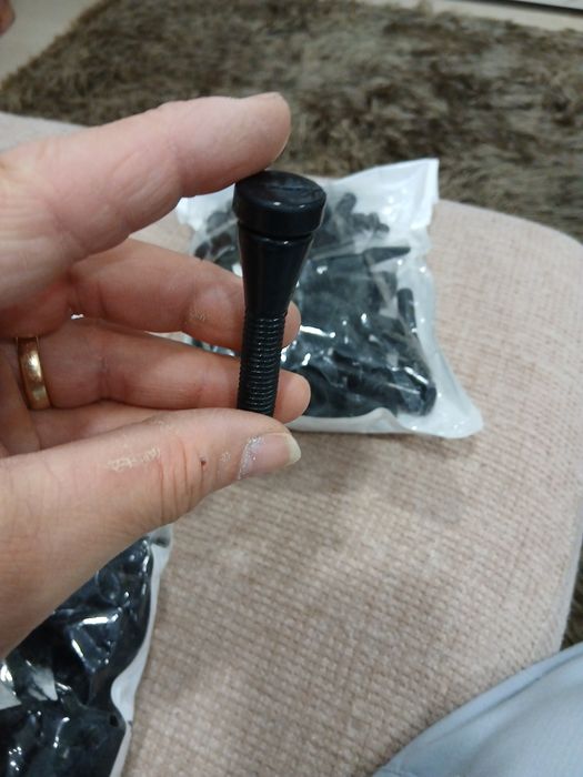 Pés nivelador de móveis