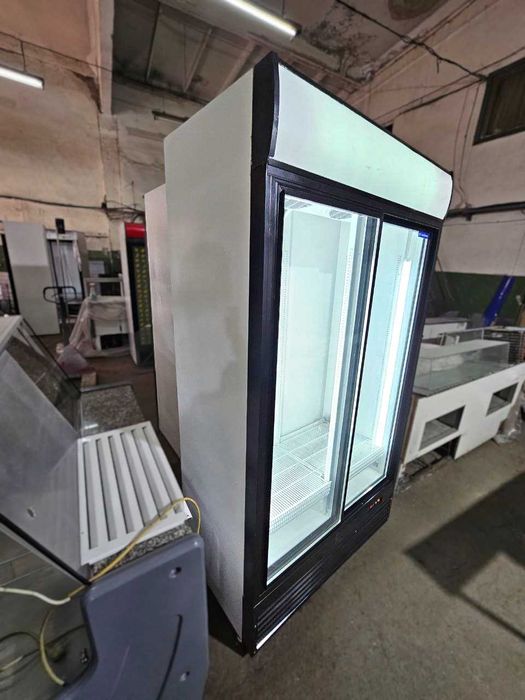 Холодильные шкафы шкаф однодверные и двохдверные обладнання вітрина