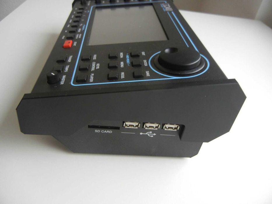 Ketron SD40 Como Novo pouco foi usado