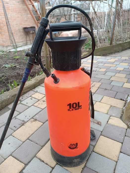 Продам оприскувачі