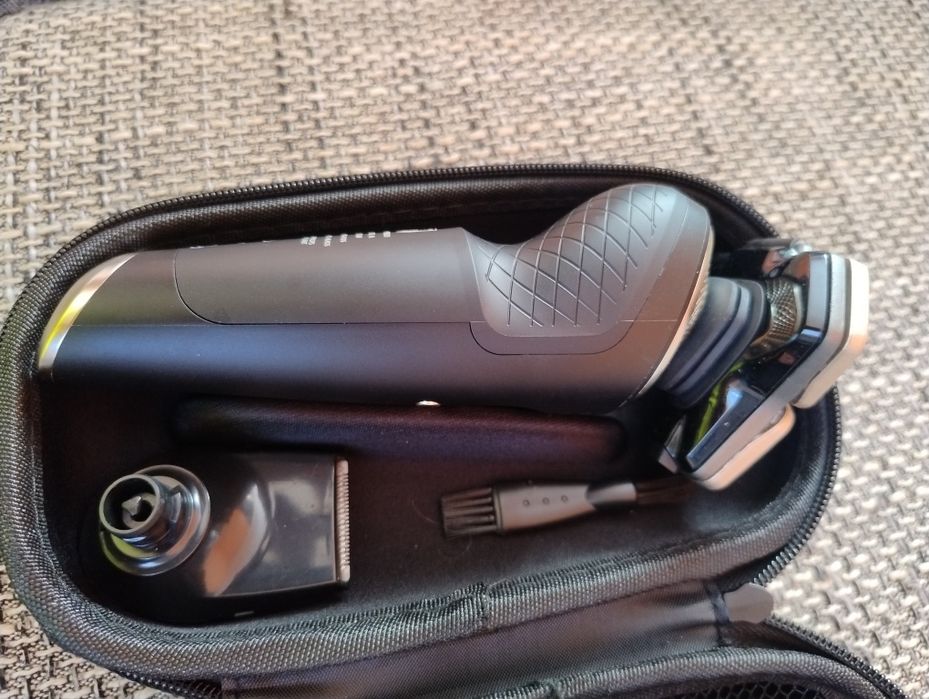 Електробритва Philips S9000 Prestige SP9830 SkinIQ