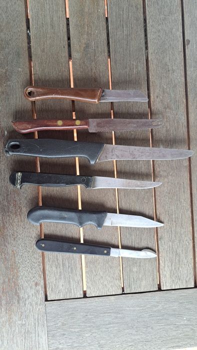 Various kitchen knives443351026590044160