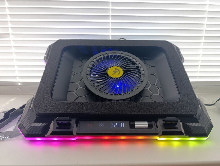 Топова вакуумна охолоджувальна підставка для ноутбука