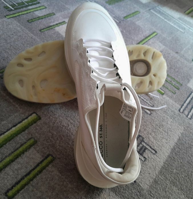 Продам кросівки Ecco st360