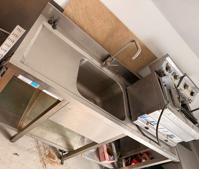 Mobiliário inox para restauração