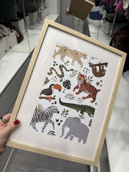 Отдам бесплатно постер в детскую фоторамка 30 на 40 см