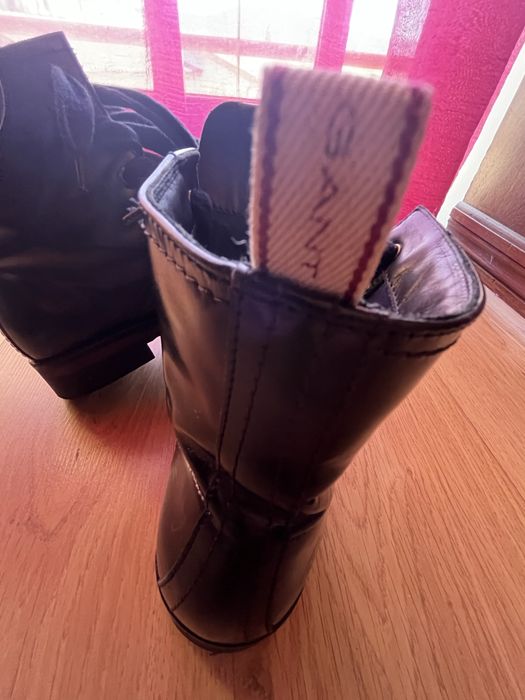 Botas Gant - Mulher          Ótimas para usar em dias chuvosos.