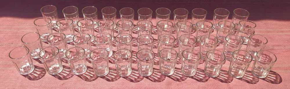 Продаются бокалы, фужеры, рюмки, стаканы, солянки, хлебница.