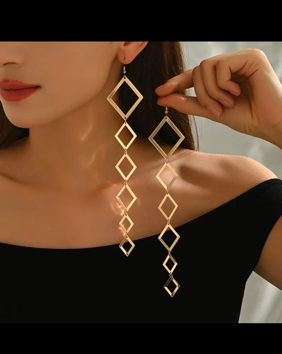 Długie złote kolczyki