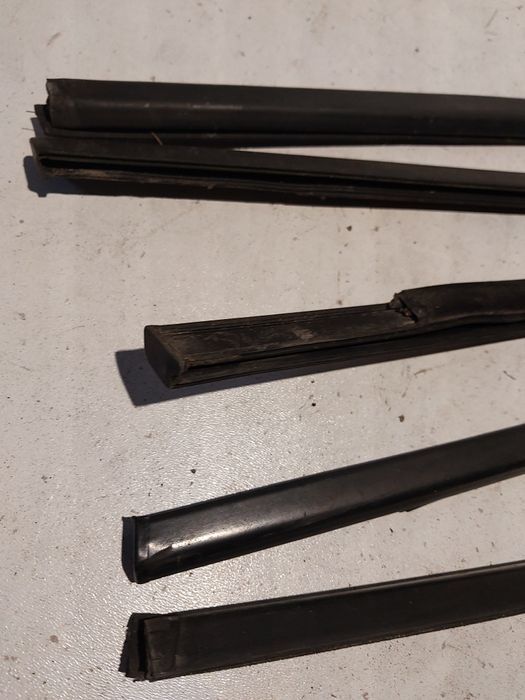 Listwa zgarniająca drzwi szyby BMW e 46 compact prawa lewa