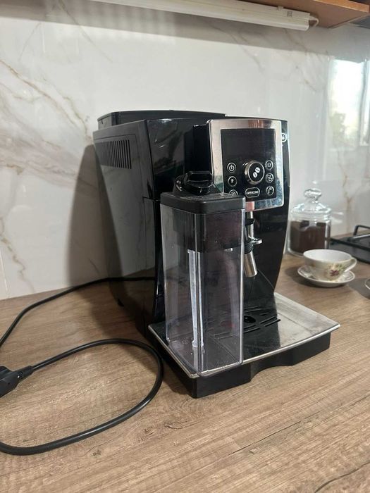 Кавоварка DeLonghi ECAM