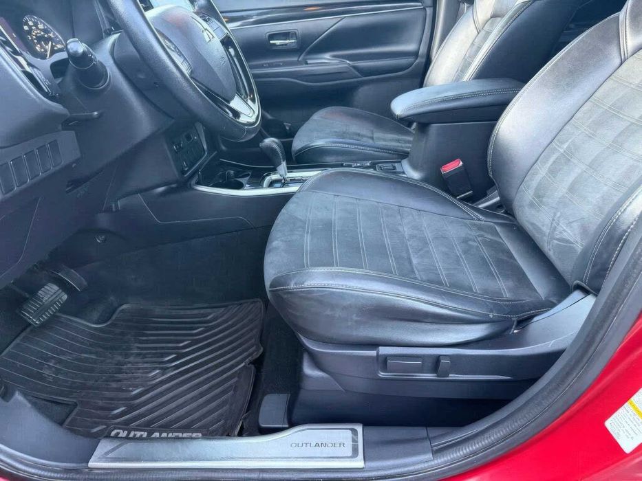 Mitsubishi Outlander SEL      2020