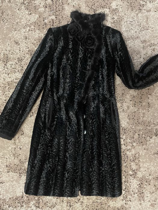 Жіноче пальто  під каракуль