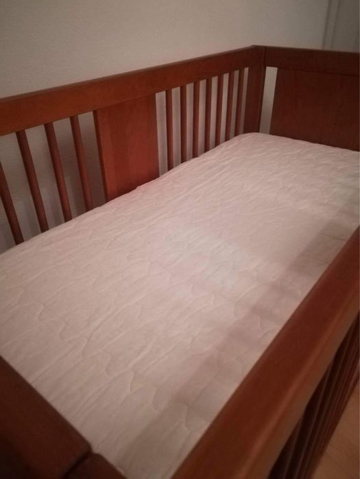 Cama de bebé GIRAFA – Transforma-se em sofá e secretária