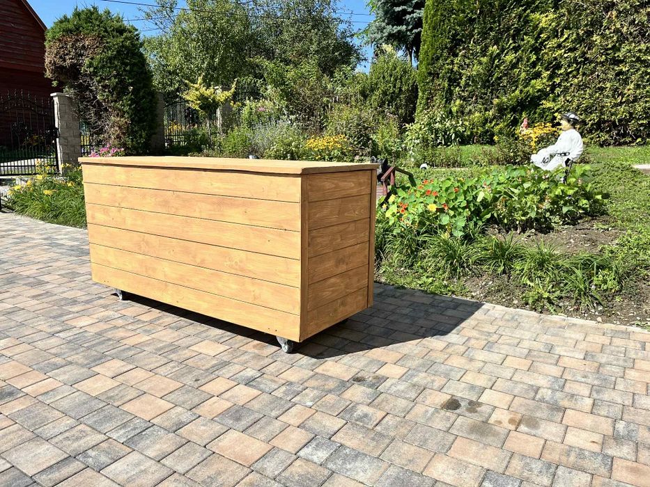 Drewniana skrzynia schowek na balkon i taras