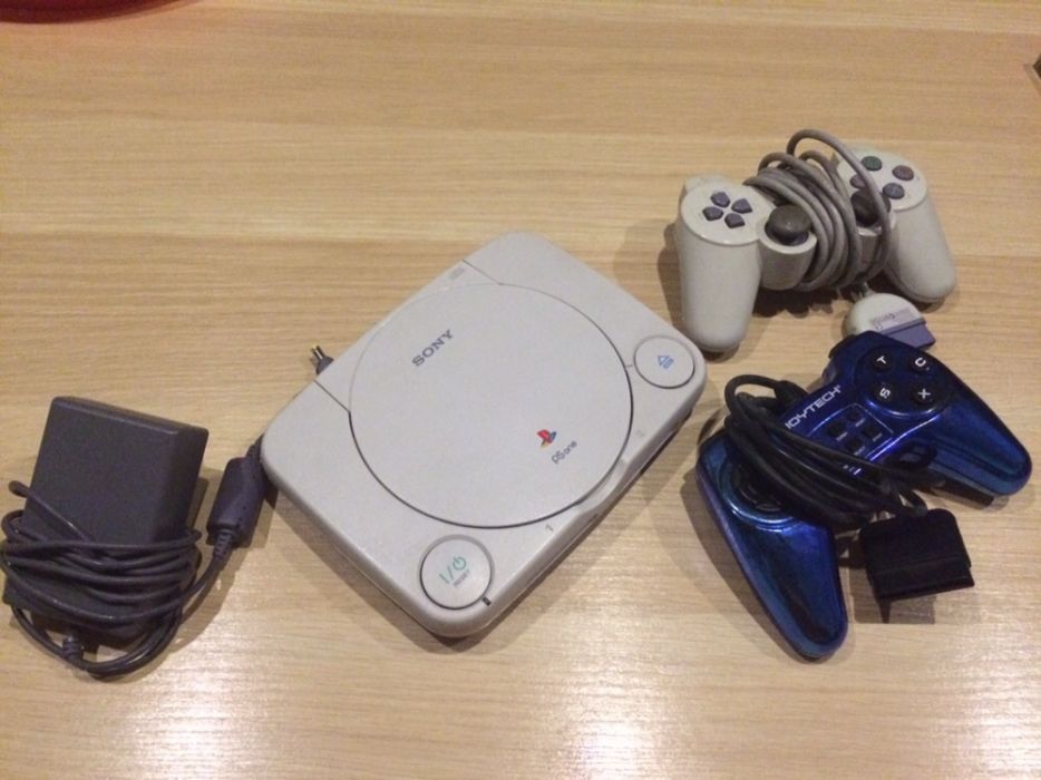 PS One + jogos + comandos