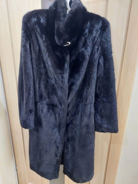 Продам норкову шубу