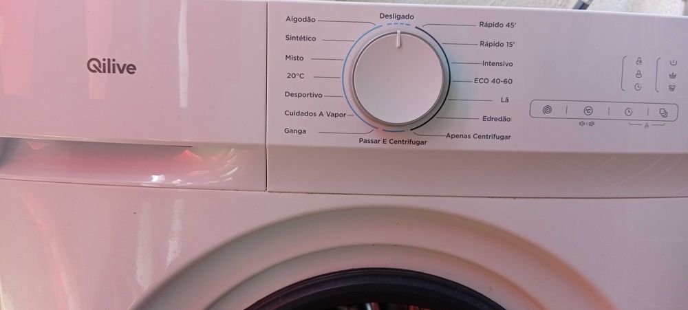 Máquina de lavar roupa e microondas
