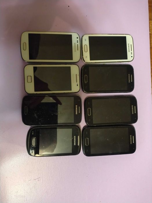 22 телефона Samsung на запчастини або відновлення