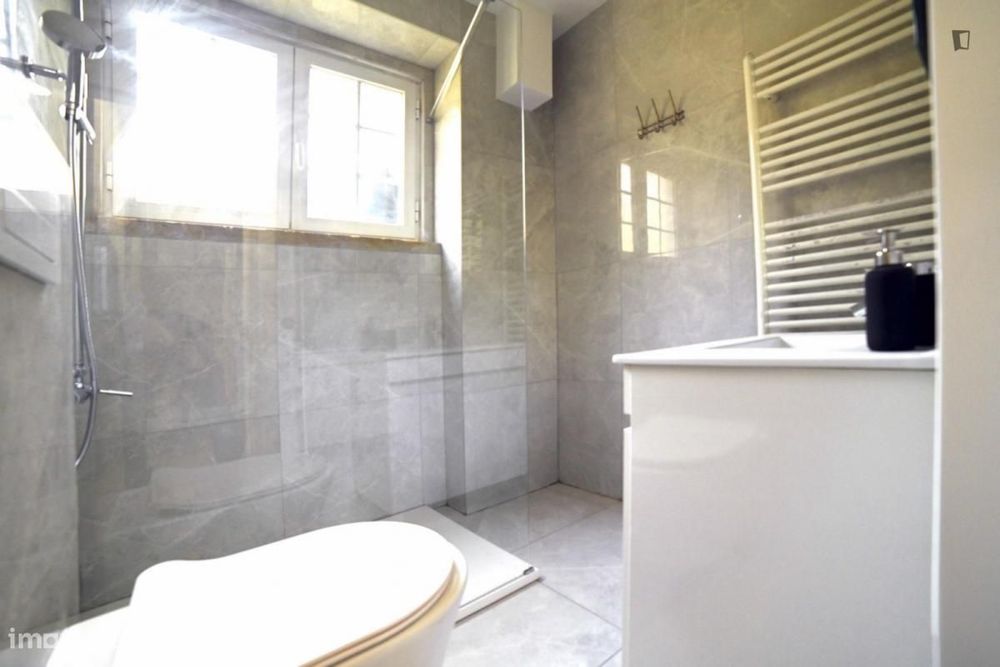 Quarto - localizado em Intendente Lisbon