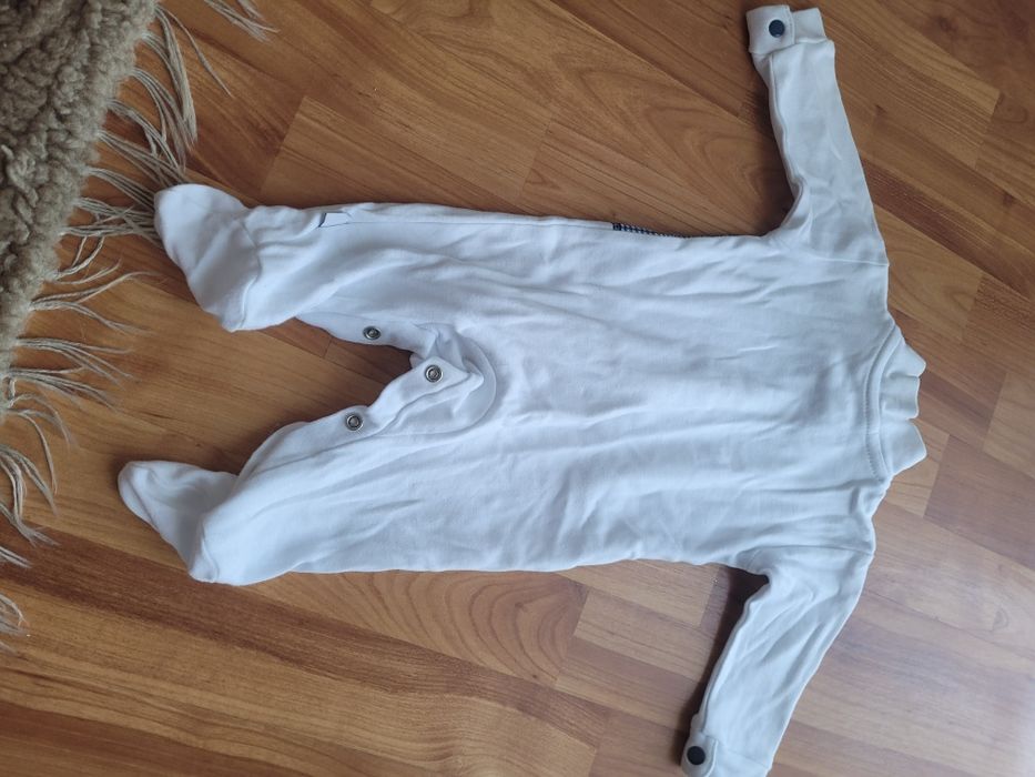 Elegancki pajacyk z muchą dla chłopca bawełniany na chrzest rozmiar 74