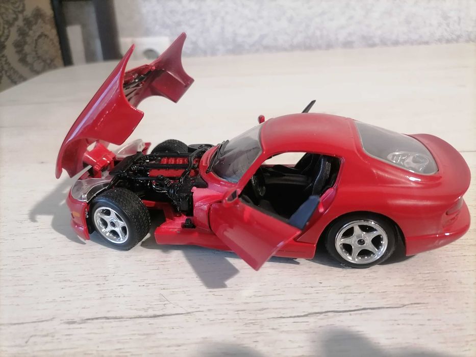 Машинка Dodge viper rt/10 Bburago 1.24