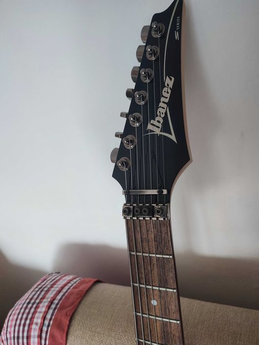 Gitara elektryczna Ibanez S7320 - siedem strun