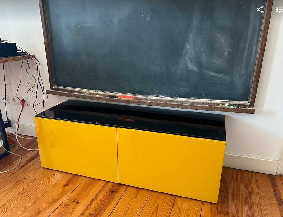 Movel ikea impecavel com 40 cm por 1,3 mts com 45 cm de altura