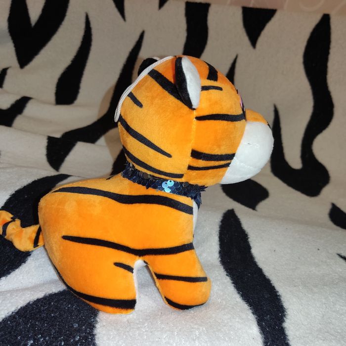 Продам две мягкие игрушки тигрёнок