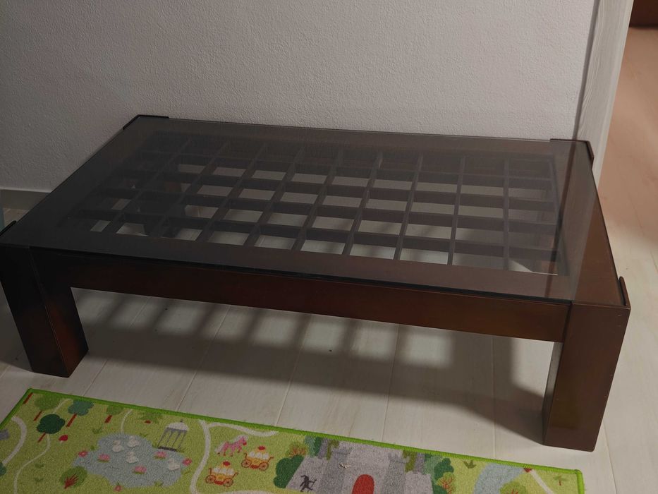Mesa de Centro Robusta em Madeira e Vidro
