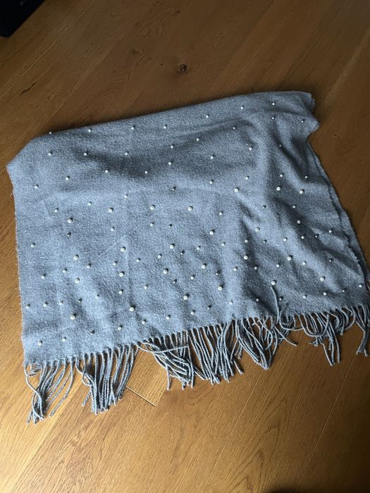 Ciepły szal z wełny i wiskozy z perełkami