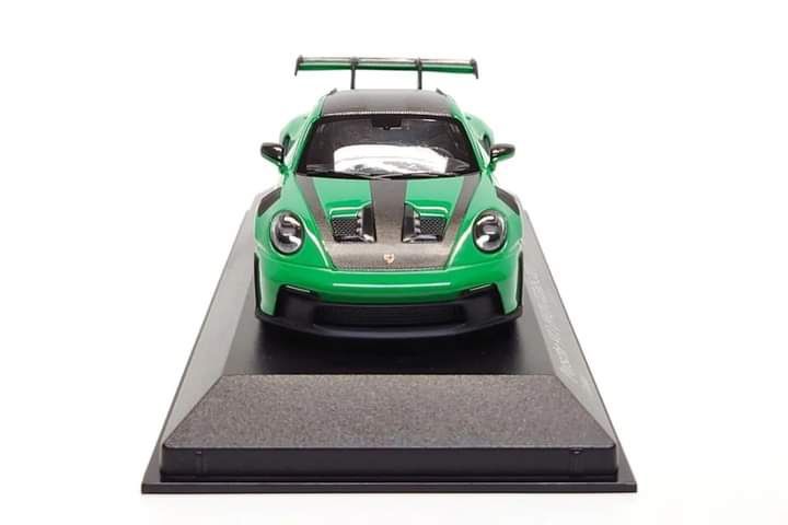 Minichamps 1:43 porsche 911 (992) GT3 RS ano 2023