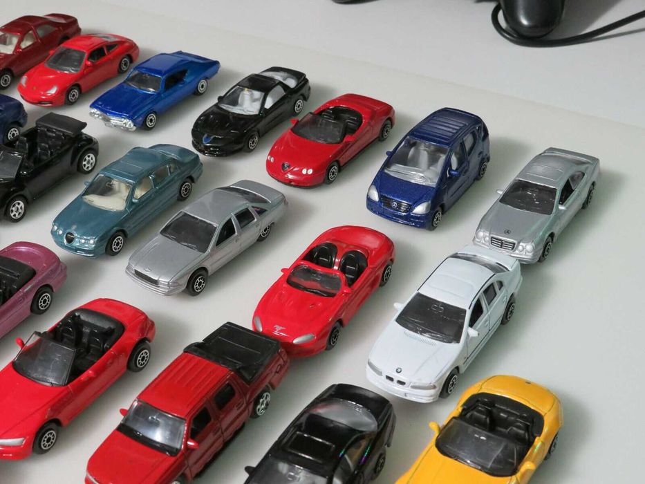 27 Carros Welly Diecast, escalas 1:60-1:64