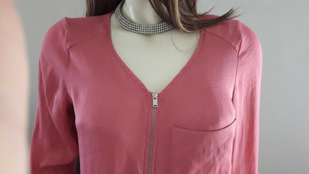 Blusa / Camisete Bershka original - decote em V