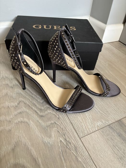 Nowe szpilki GUESS