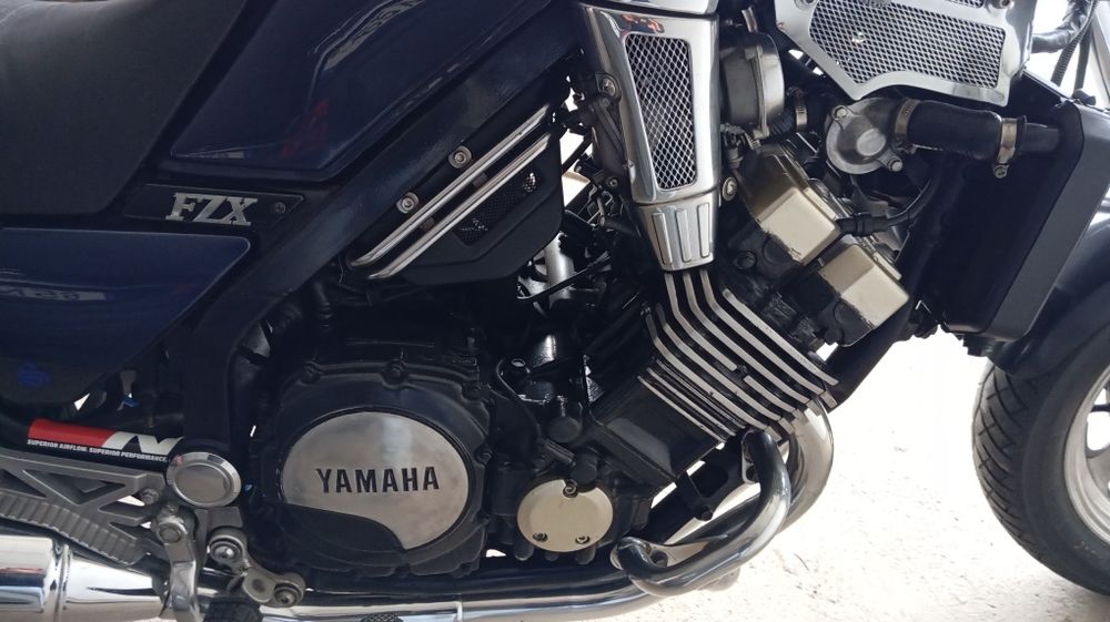 Vende-se Yamaha FZX750