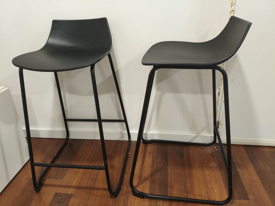 2 Cadeiras altas pretas