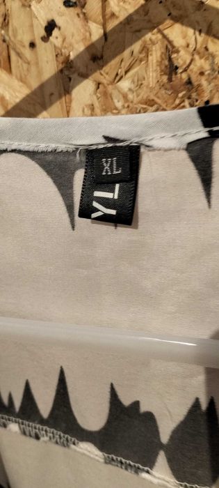 Camisa de manga comprida e larga