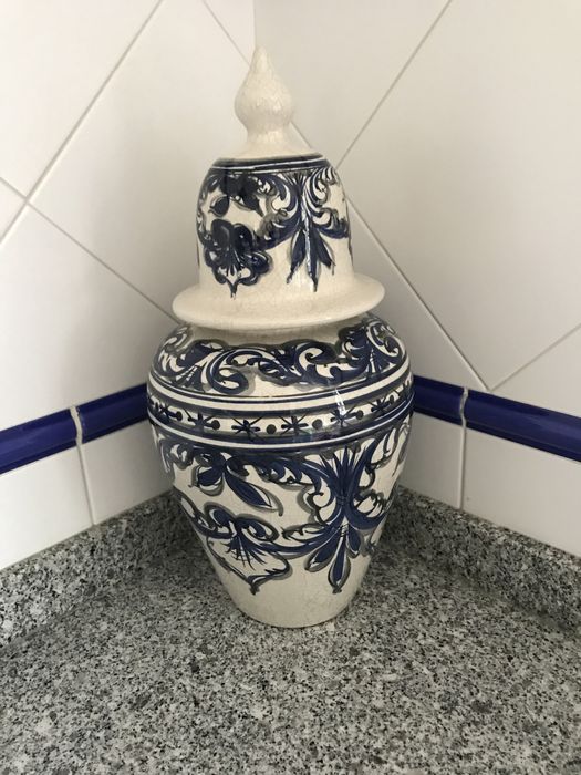 Vaso - jarro com tampa em porcelana