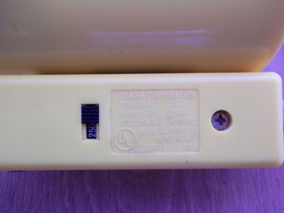 Фен для сушки волосся.