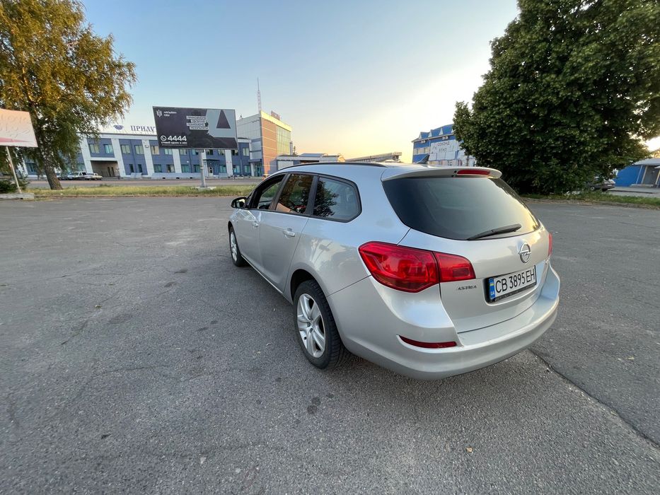 Автомобіль Opel Astra J