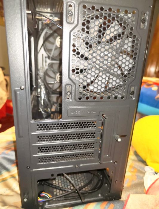 Caixa msi 4 fans514844013616189440