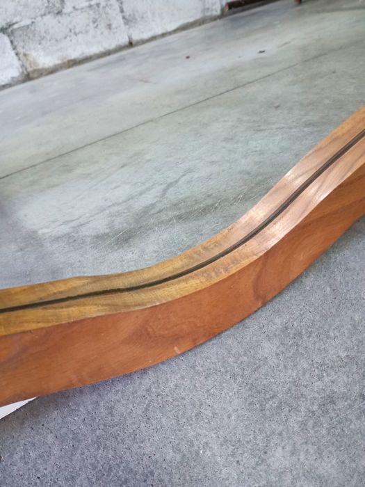 Belíssimo espelho em talha de madeira artesanal, medidas 90/50cm
Perfe