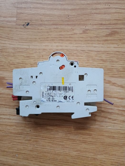 Włącznik nadpradowy ABB