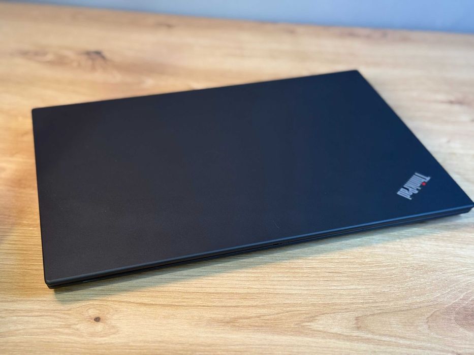 Laptop Lenovo ThinkPad T14 256 GB SSD 8 GB RAM / i5 / 14" + GW 12 msc