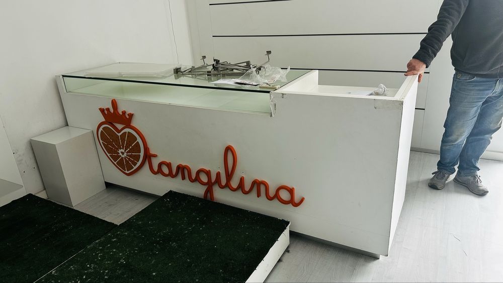 Wooden Store Counter64740952571521120